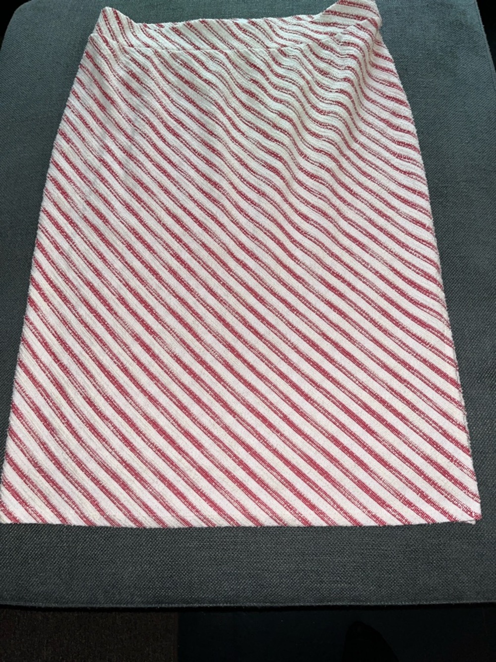 Liz Claiborne Red and White Stripe Pencil Skirt Waist 17” Hips 20” L 29”
